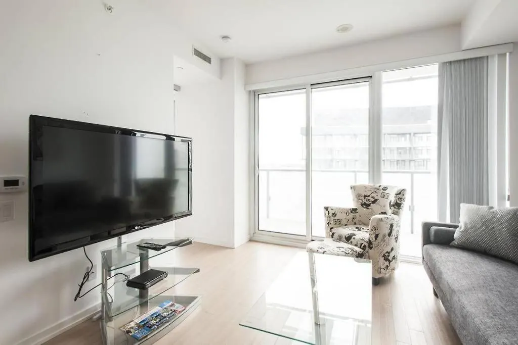 The Pinnacle Suites - Downtown Toronto Entertainment District Apartment