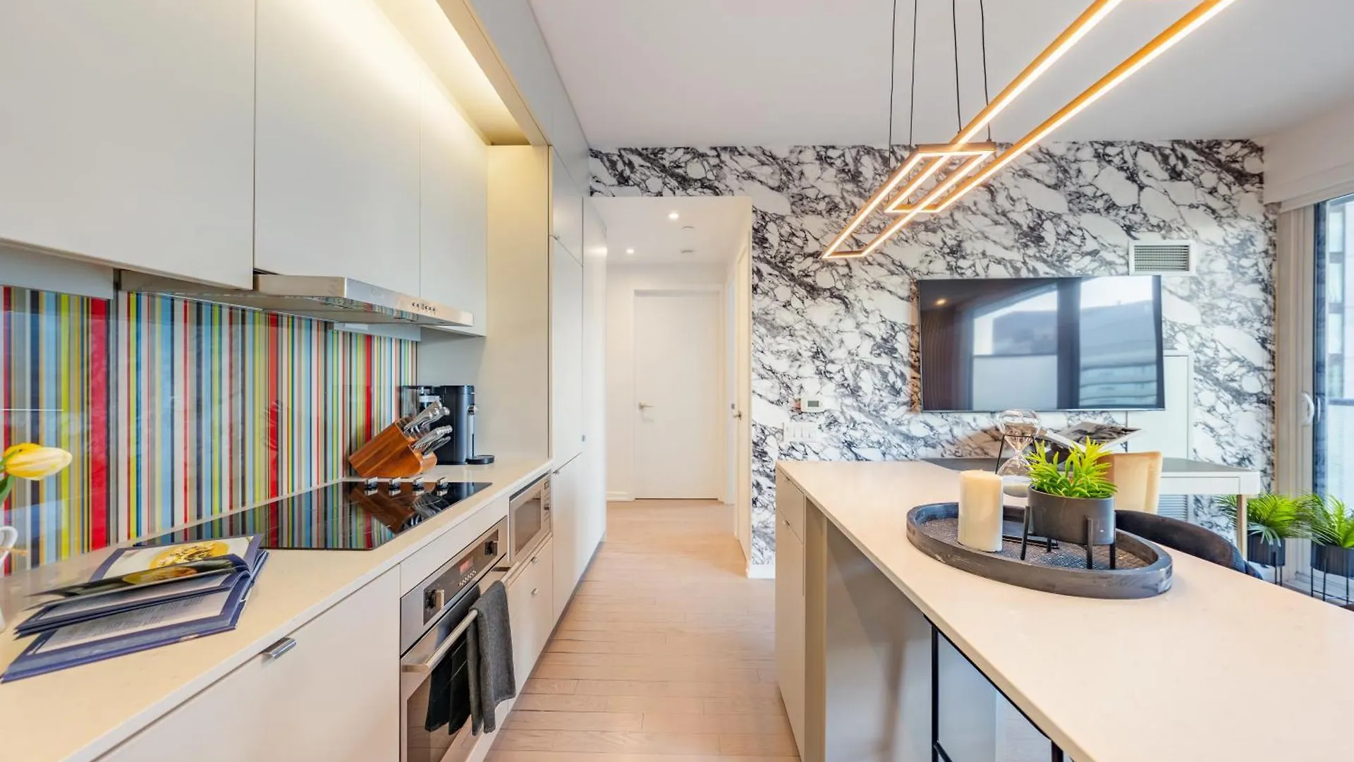 The Pinnacle Suites - Downtown Toronto Entertainment District 0*,  Canada
