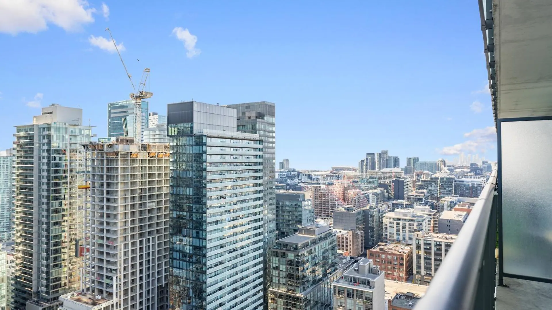 The Pinnacle Suites - Downtown Toronto Entertainment District