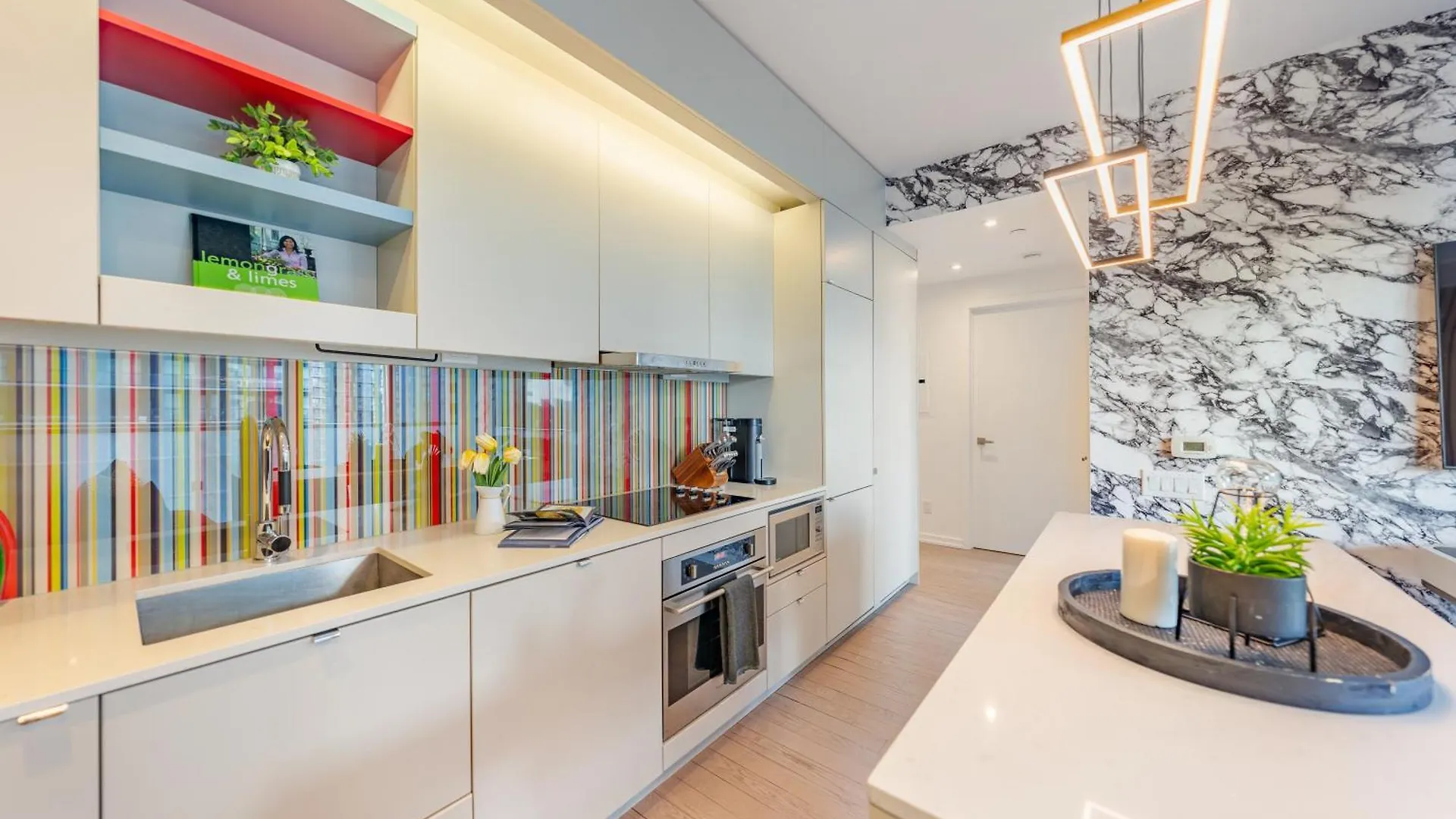 The Pinnacle Suites - Downtown Toronto Entertainment District